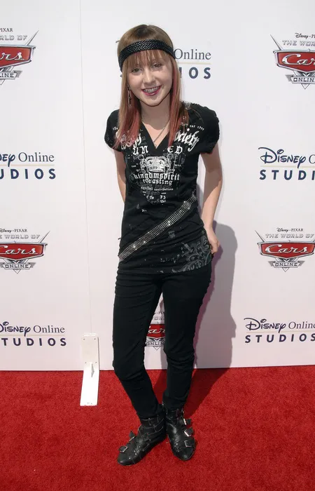 Foto Allisyn Ashley Arm