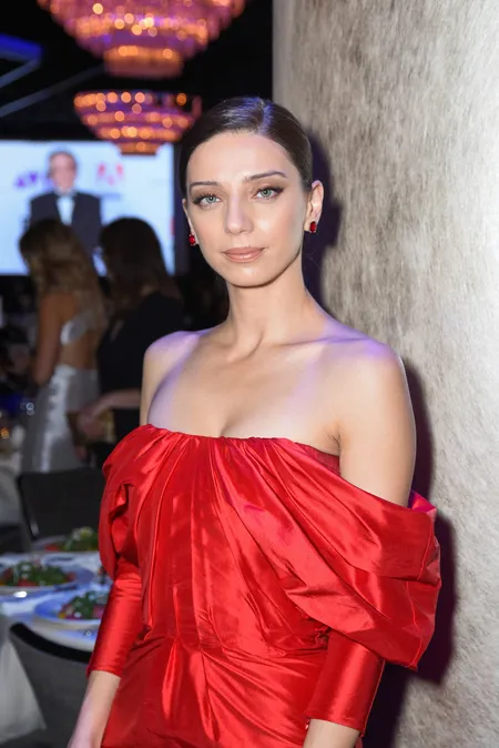 Foto Angela Sarafyan