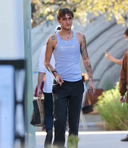 Foto Anwar Hadid