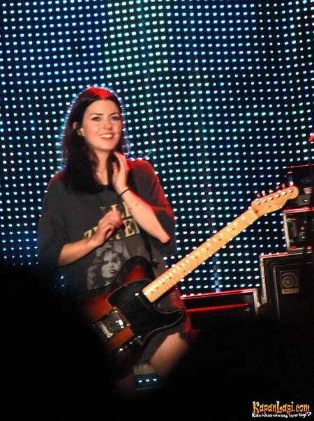 Foto Blood Red Shoes