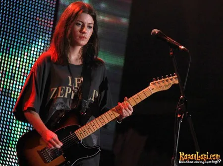 Foto Blood Red Shoes