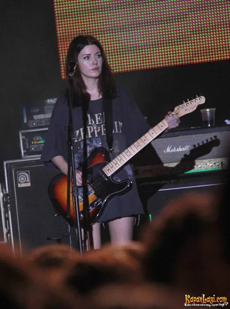 Foto Blood Red Shoes