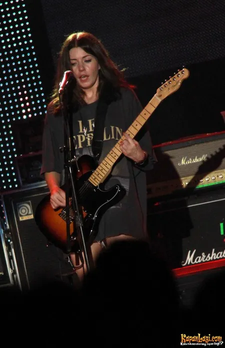 Foto Blood Red Shoes