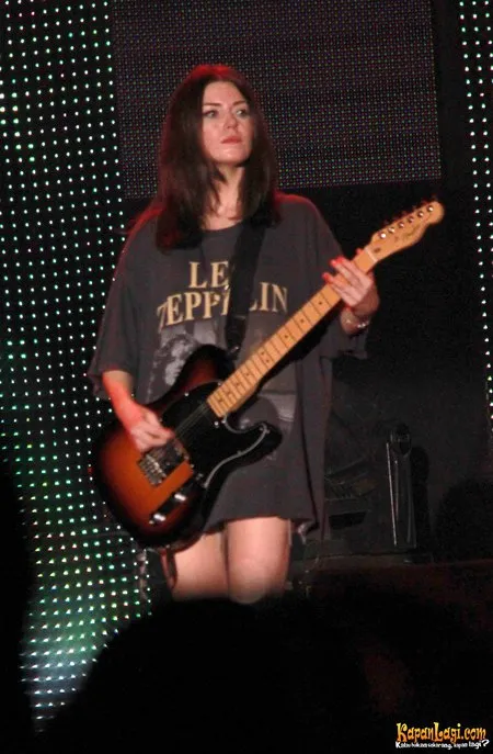 Foto Blood Red Shoes