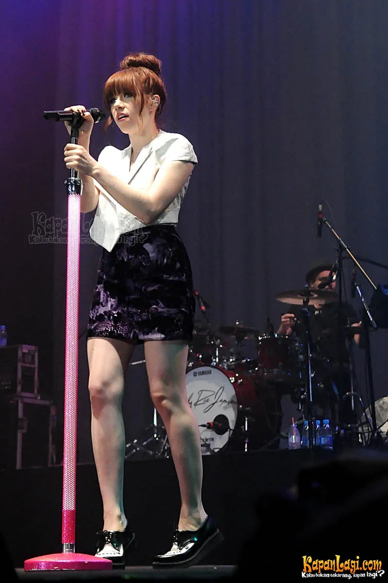 Walau membosankan, tapi kegiatan promosi masih tetap terasa menyenangkan bagi Carly Rae Jepsen ©KapanLagi.com