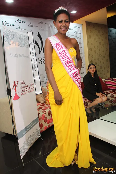 Foto Christy Anggeline