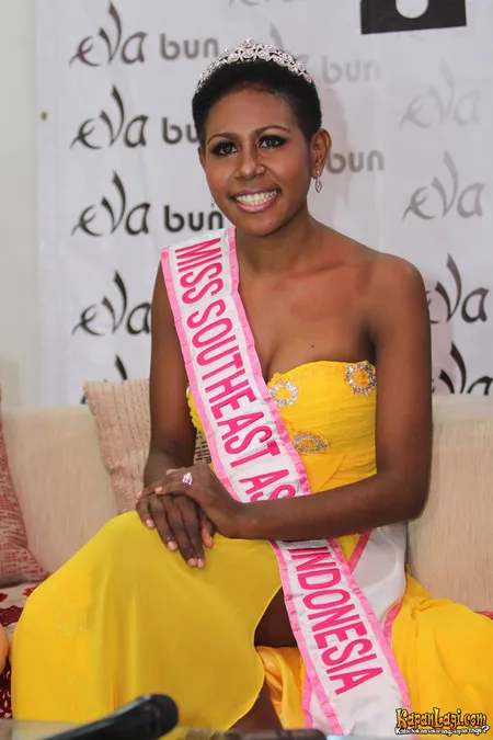 Foto Christy Anggeline