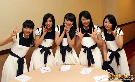 Foto Dorothy Little Happy