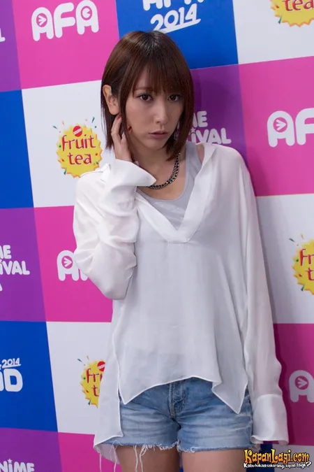 Foto Eir Aoi