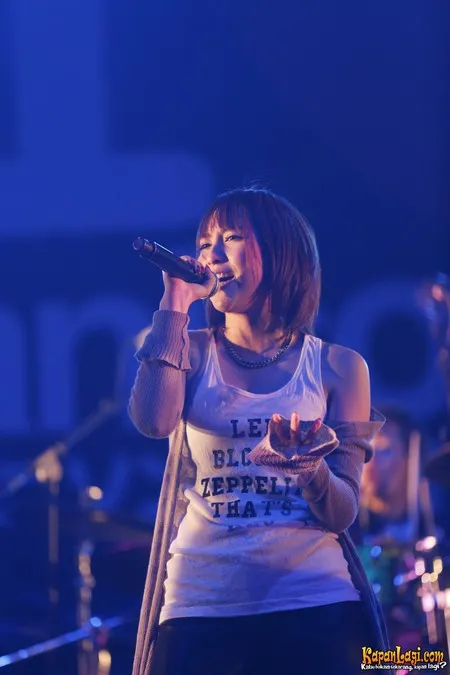 Foto Eir Aoi