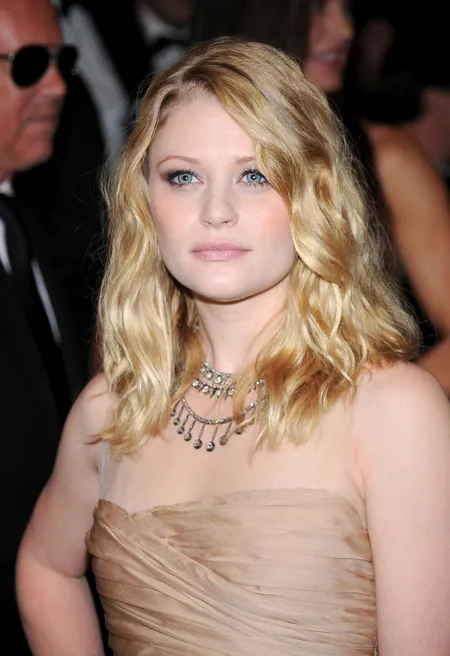 Foto Emilie de Ravin