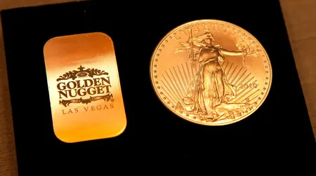 Foto Gold Dispnsed From The Gold