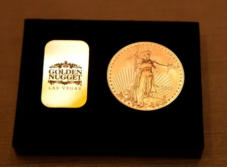 Foto Gold Dispnsed From The Gold