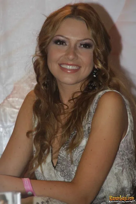 Foto Hadise