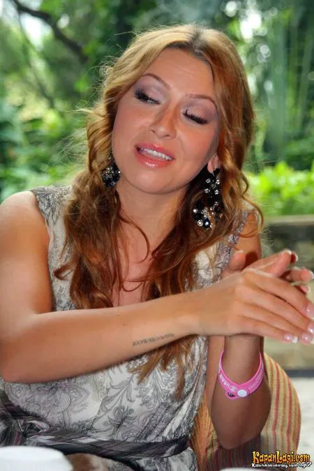 Foto Hadise