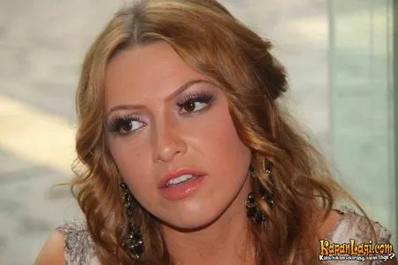 Foto Hadise