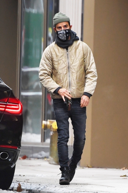 Justin Theroux Moto