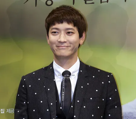 Foto Kang Dong Won