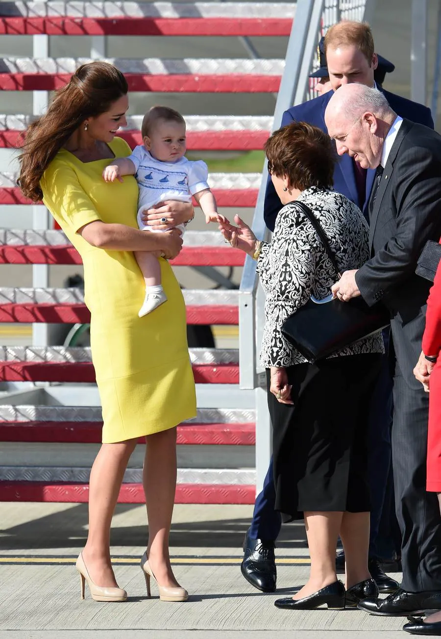 Kate Middleton, George, Pangeran William @ fameflynet.com
