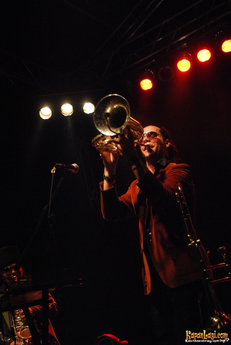 Foto La Caravane Passe