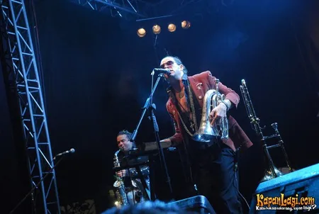 Foto La Caravane Passe