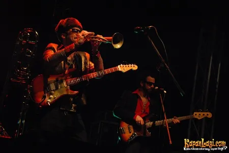 Foto La Caravane Passe