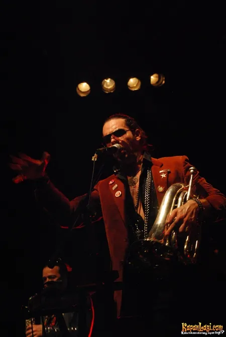 Foto La Caravane Passe