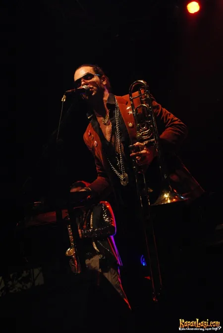 Foto La Caravane Passe