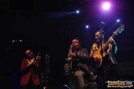 Foto La Caravane Passe