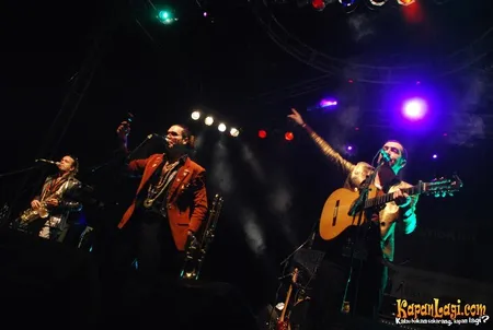 Foto La Caravane Passe