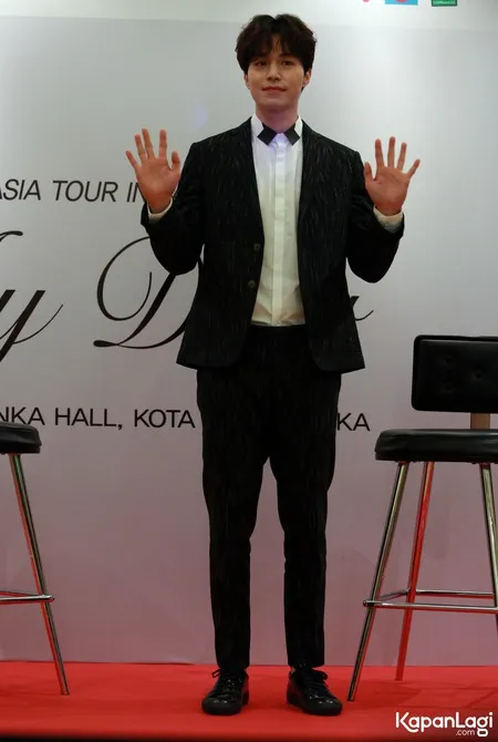 Foto Lee Dong Wook