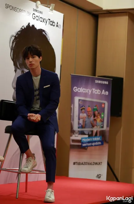 Foto Lee Dong Wook