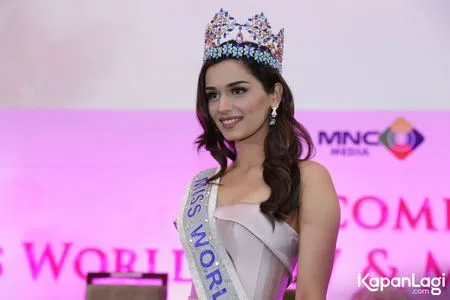 Foto Manushi Chhillar