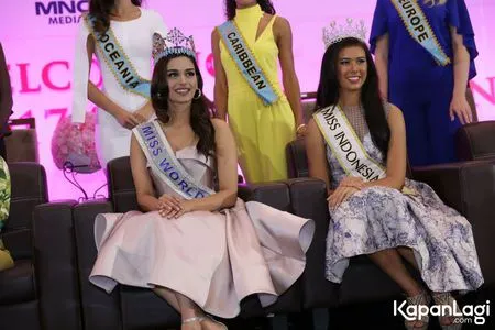 Foto Manushi Chhillar