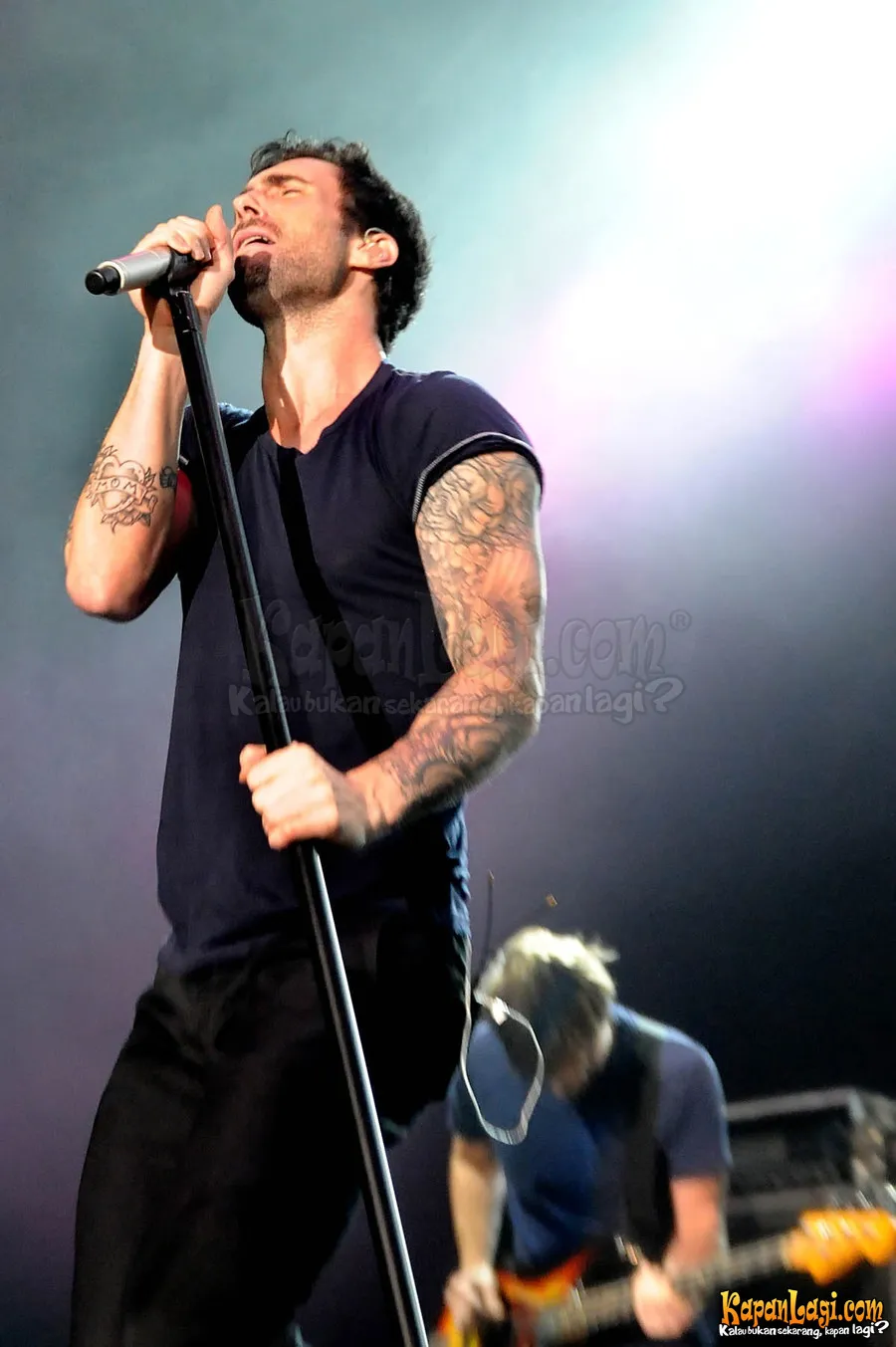 Adam Levine sukses tuangkan luka lewat konser KapanLagi.com®