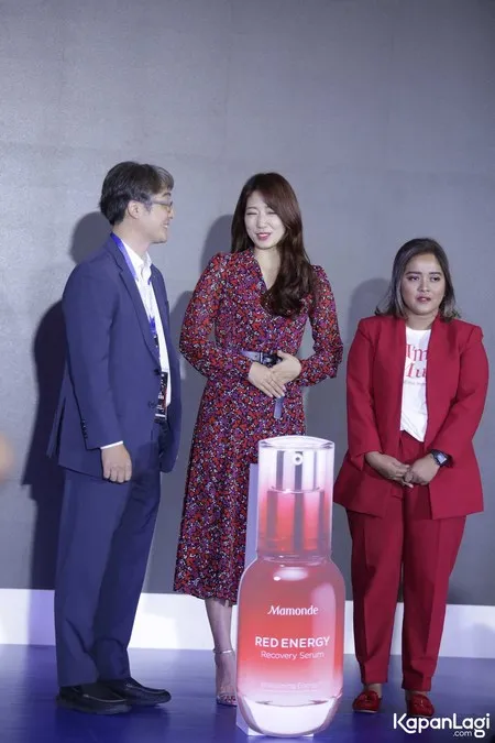 Foto Park Shin Hye