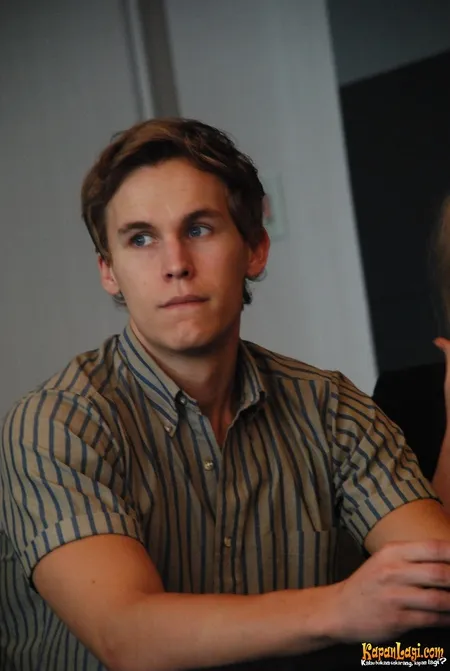 Foto Rhys Wakefield