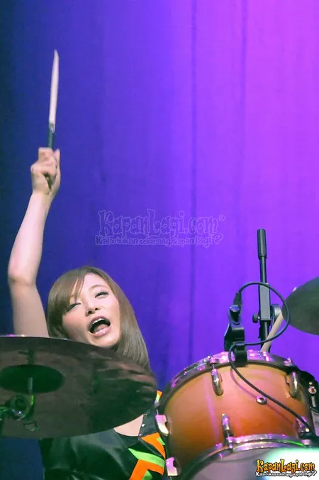 Foto Rina Scandal