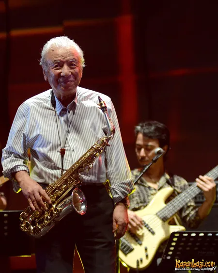 Foto Sadao Watanabe