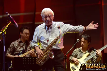 Foto Sadao Watanabe
