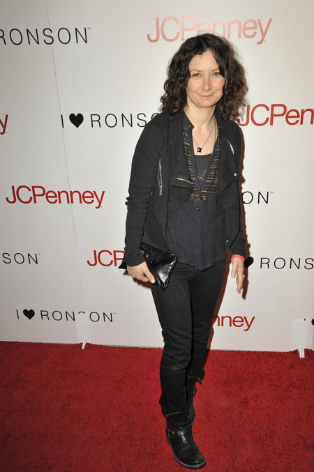 Sara Gilbert Fakes