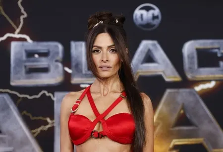 Foto Sarah Shahi