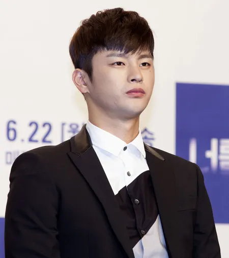 Foto Seo In Guk