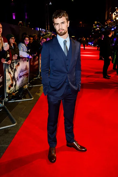 Foto Theo James