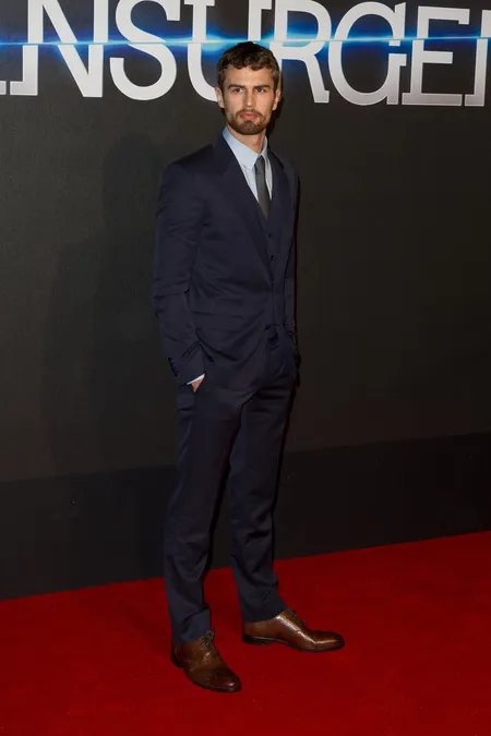 Foto Theo James