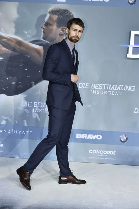 Foto Theo James