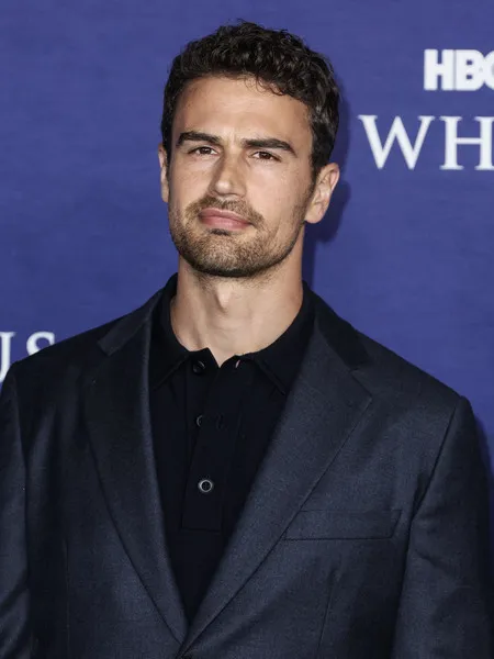 Foto Theo James