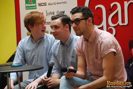 Foto Two Door Cinema Club