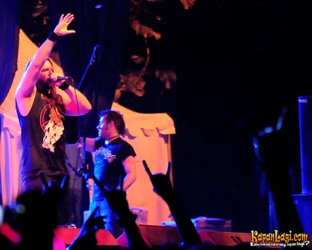 Foto Unearth