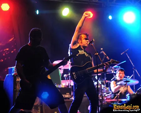 Foto Unearth